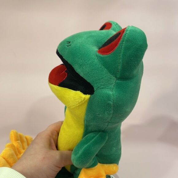 Rainforest Cafe Cha Cha the Red Eyed Tree Frog 16” long Excellent Used Condition - Picture 7 of 8